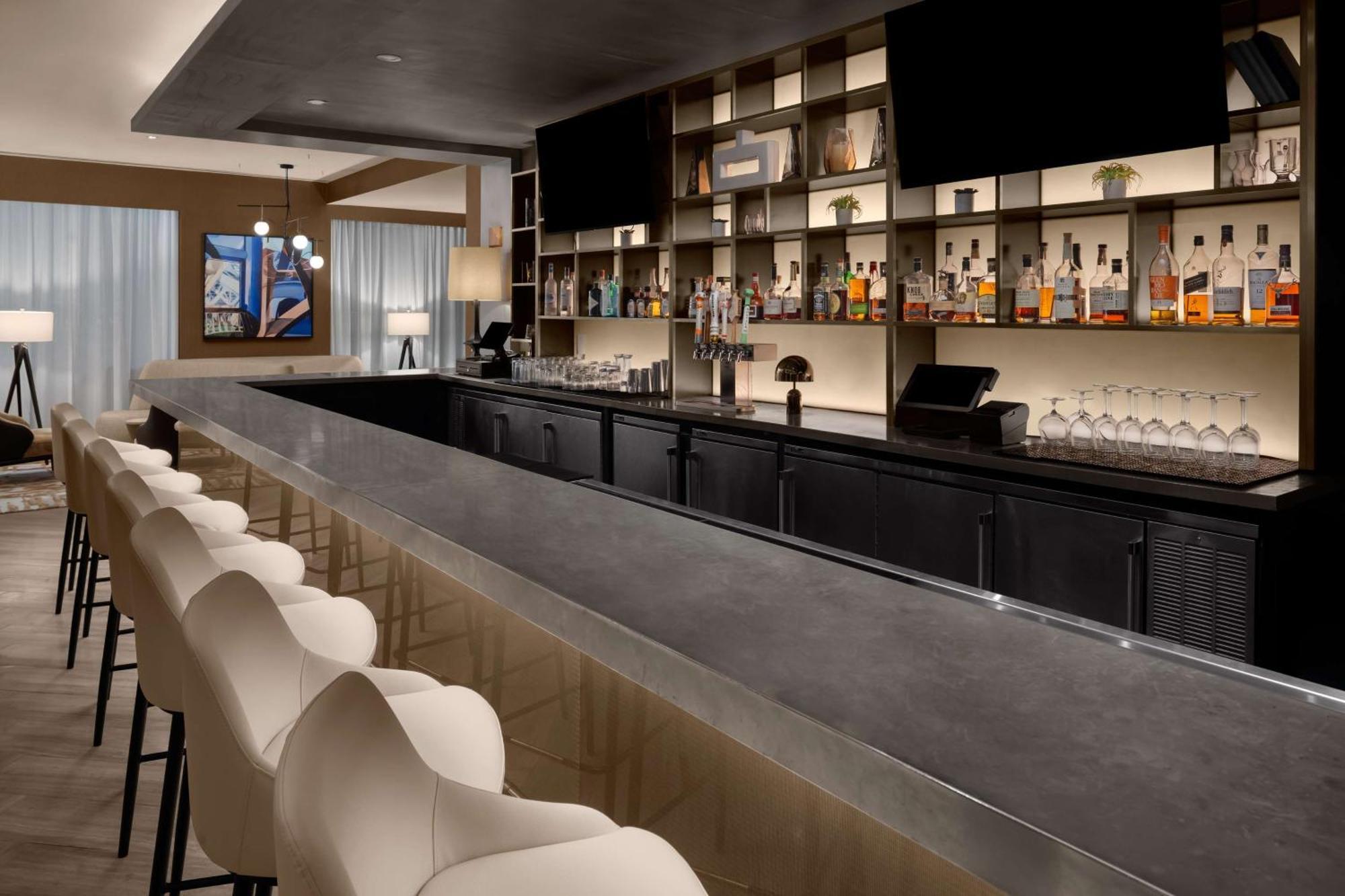 Hotel Hilton Brooklyn - Newly Renovated